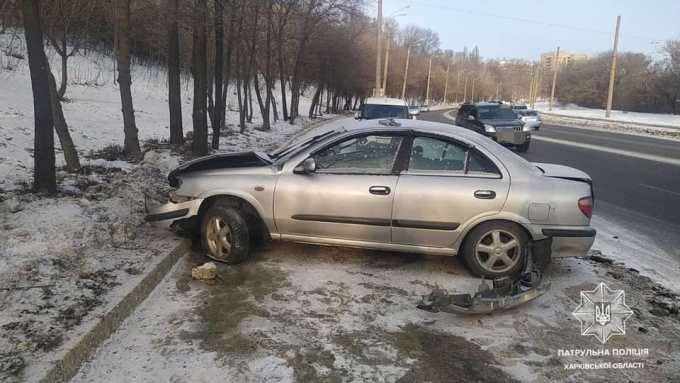 ДТП Харьков: пьяный водитель врезался в дерево